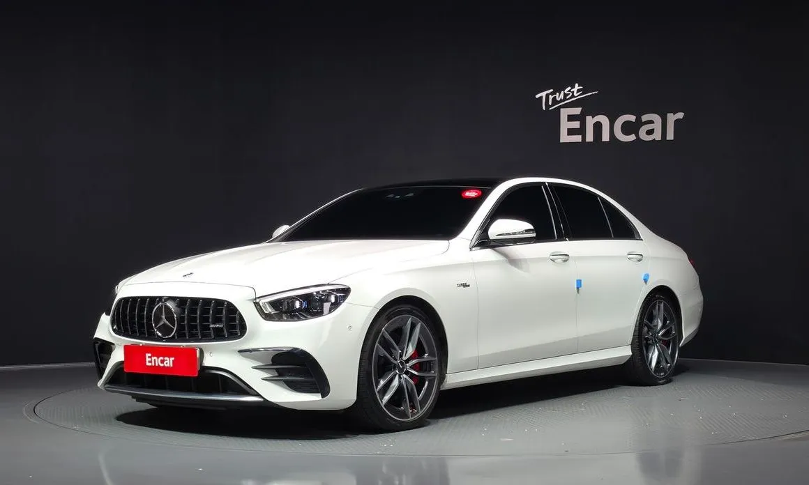 Mercedes-Benz E-Class — фото 1