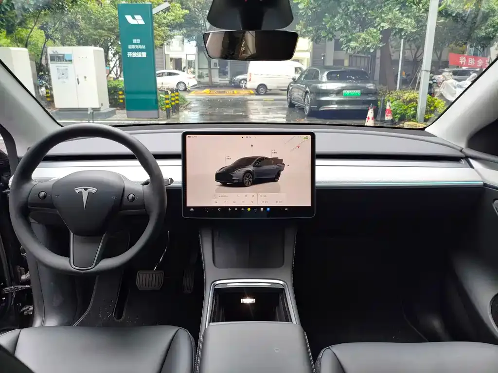 Tesla Model Y — фото 4