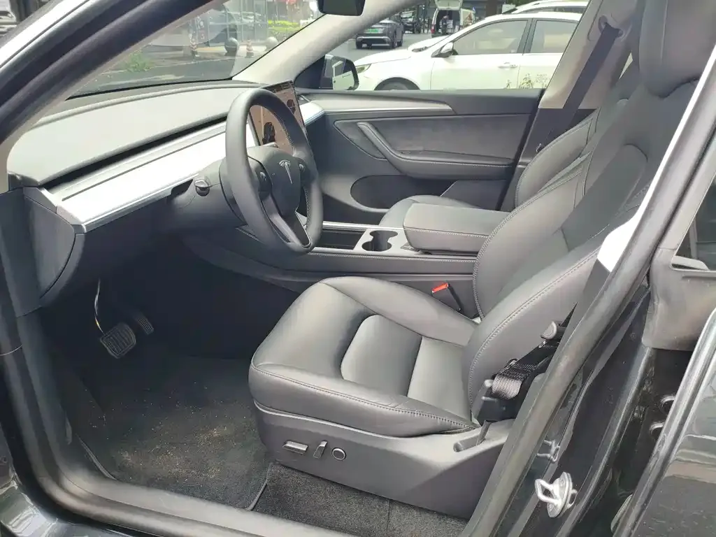 Tesla Model Y — фото 3