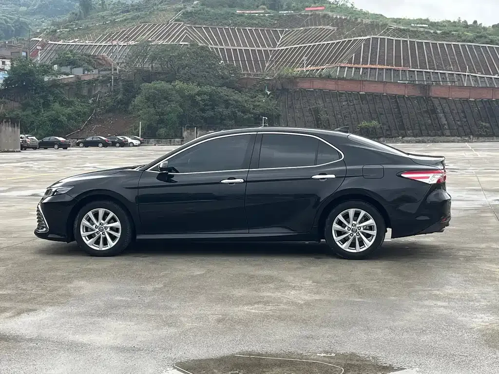 Toyota Camry — фото 10
