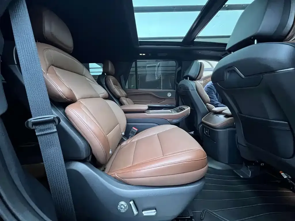 Lincoln Navigator — фото 9