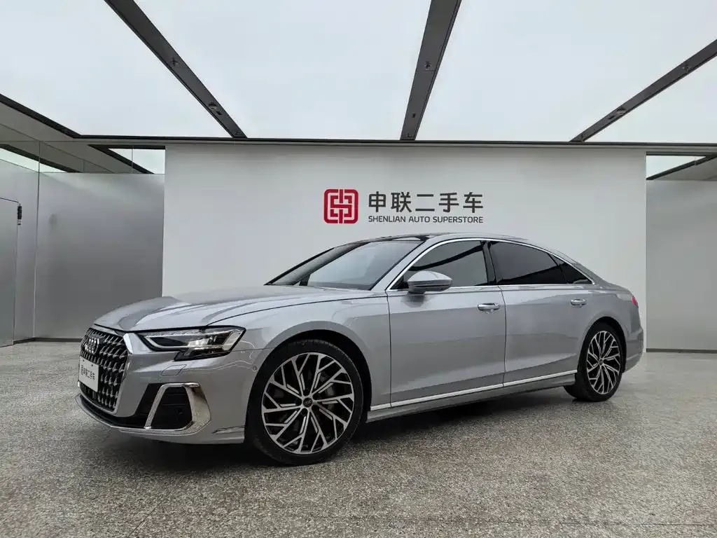 Audi A8 — фото 1