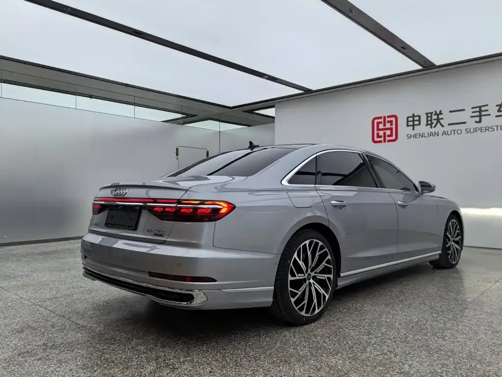 Audi A8 — фото 4