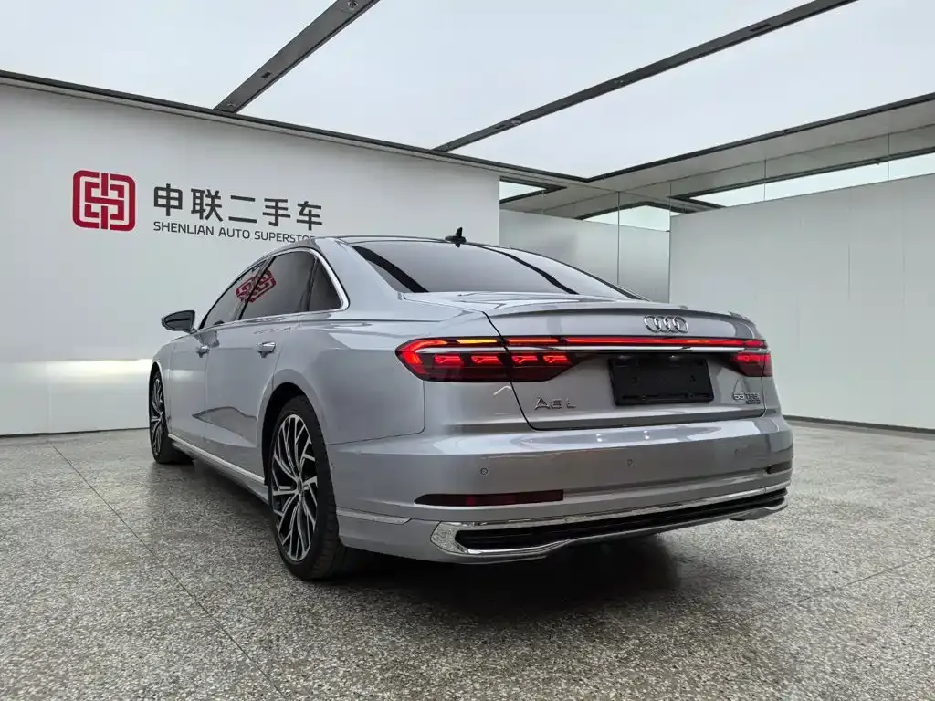 Audi A8 — фото 9
