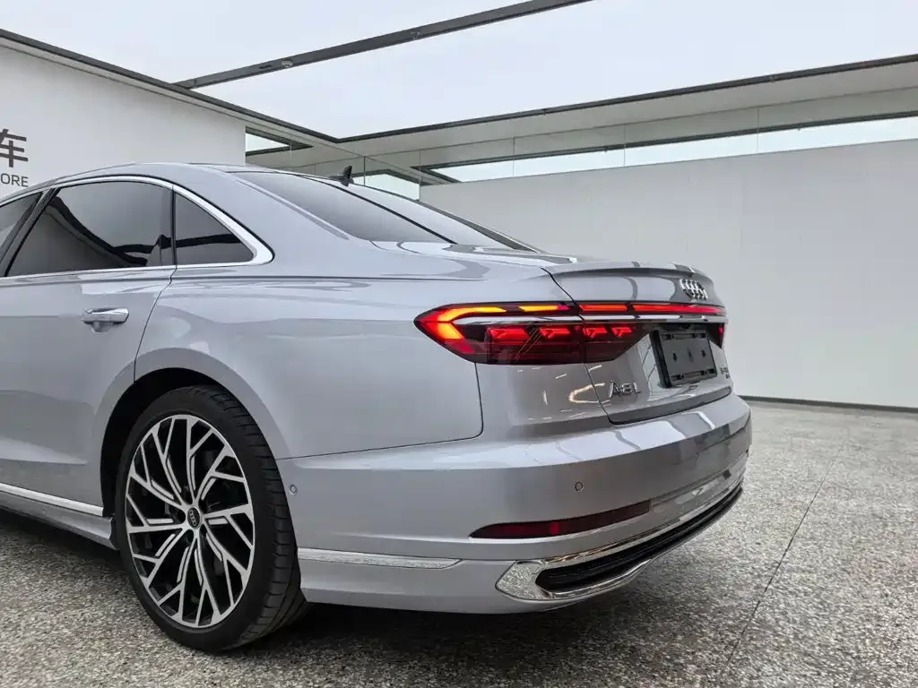 Audi A8 — фото 5