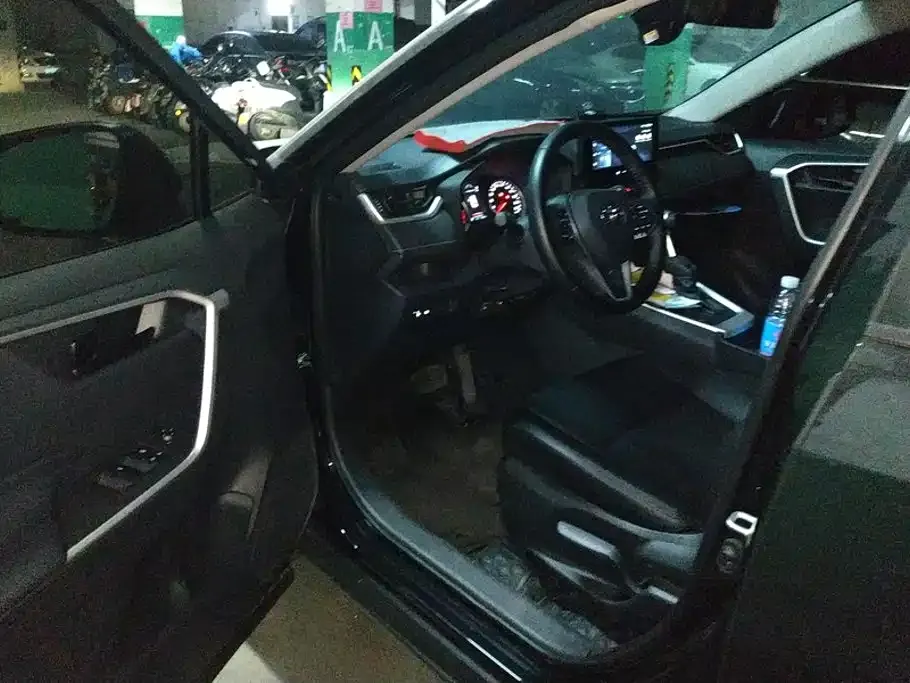 Toyota RAV4 — фото 6