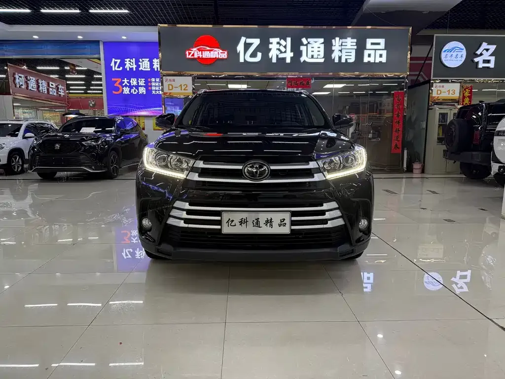 Toyota Highlander — фото 10