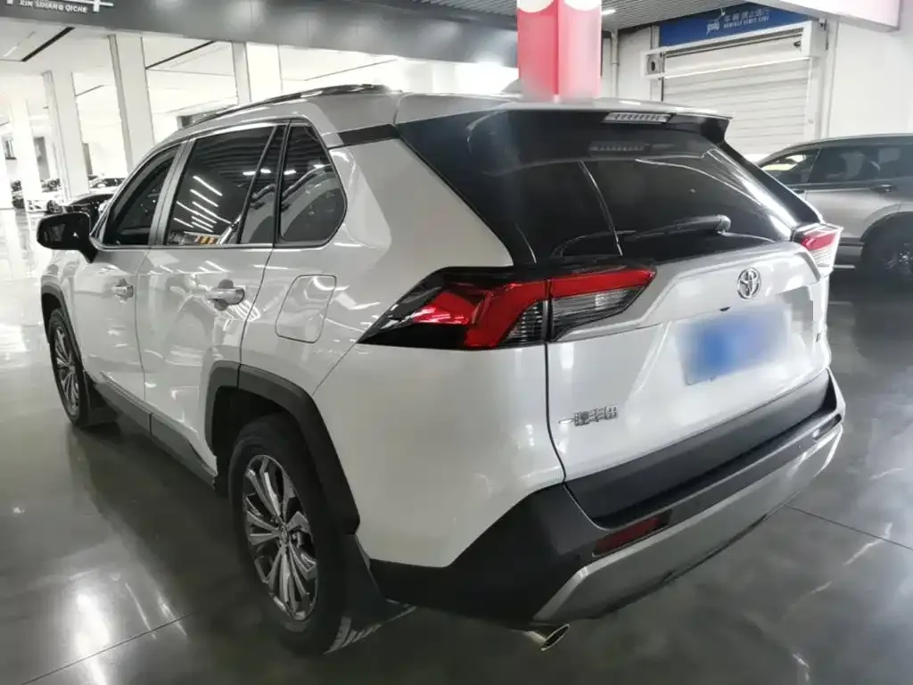 Toyota RAV4 — фото 9