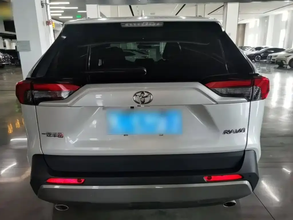 Toyota RAV4 — фото 3