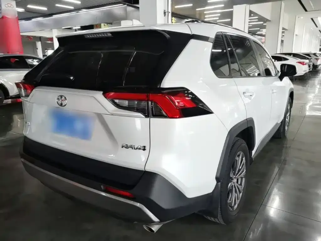 Toyota RAV4 — фото 4