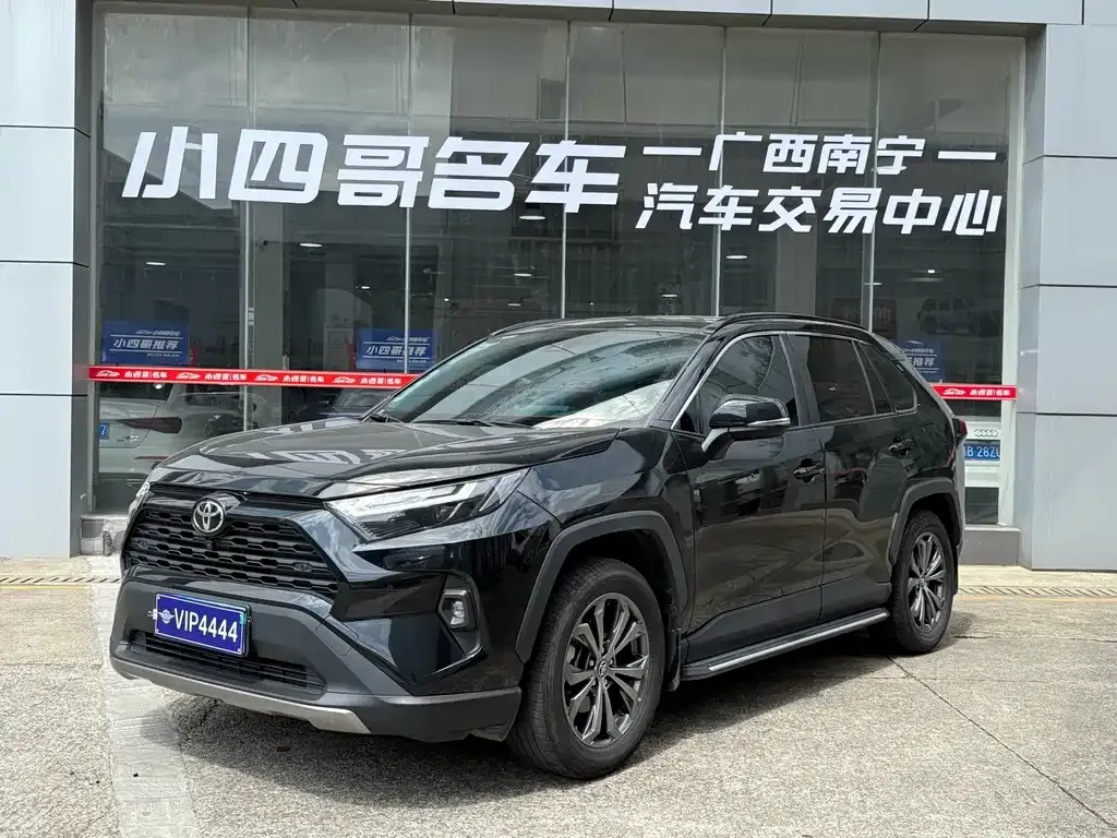 Toyota RAV4 — фото 1