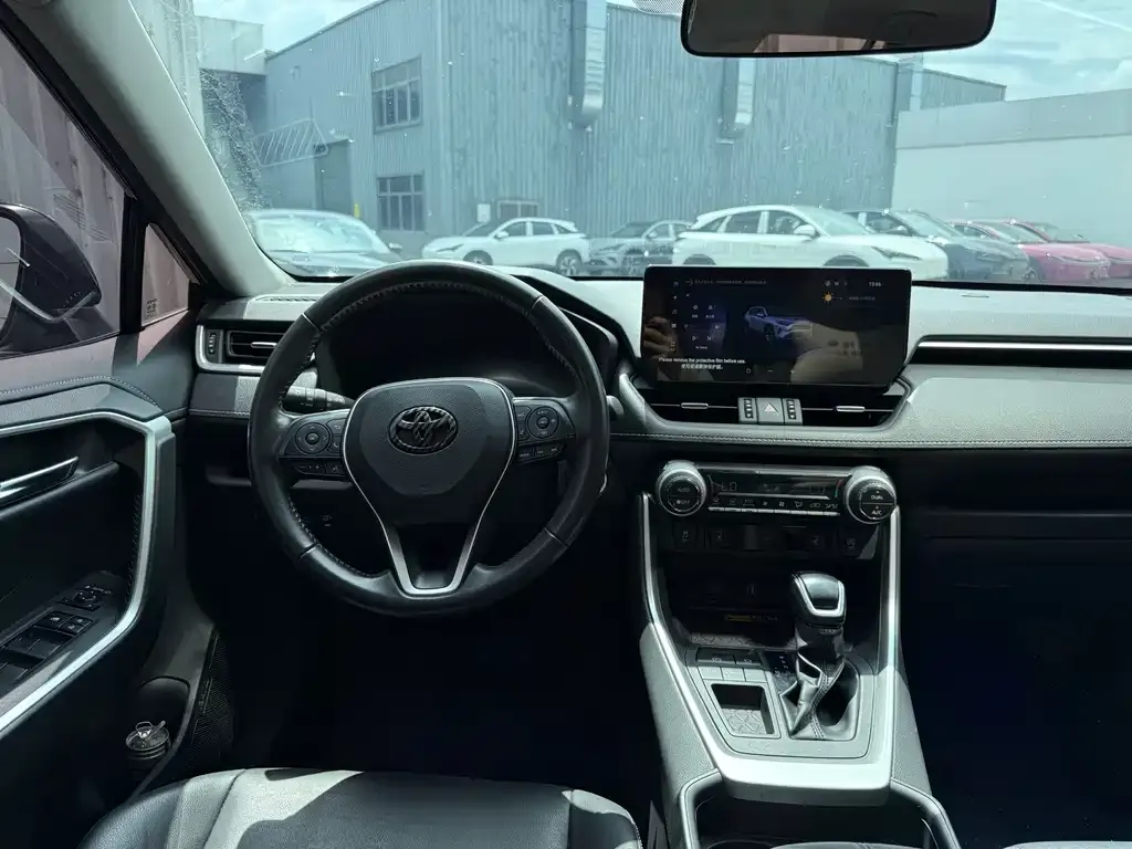 Toyota RAV4 — фото 10
