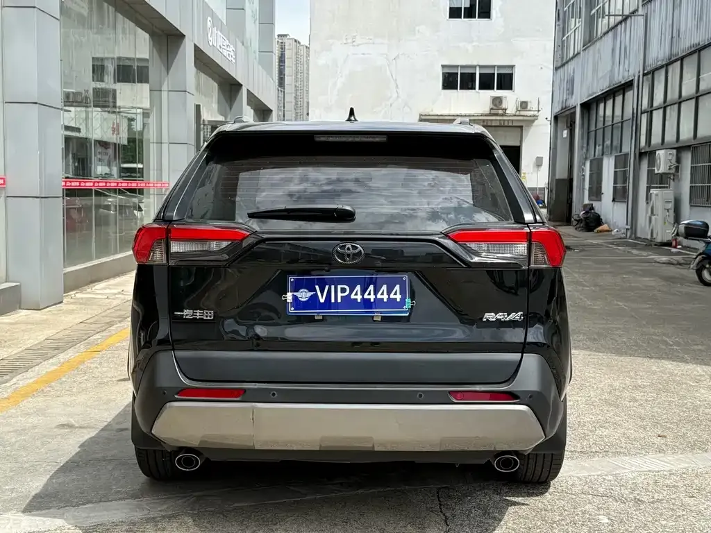 Toyota RAV4 — фото 2