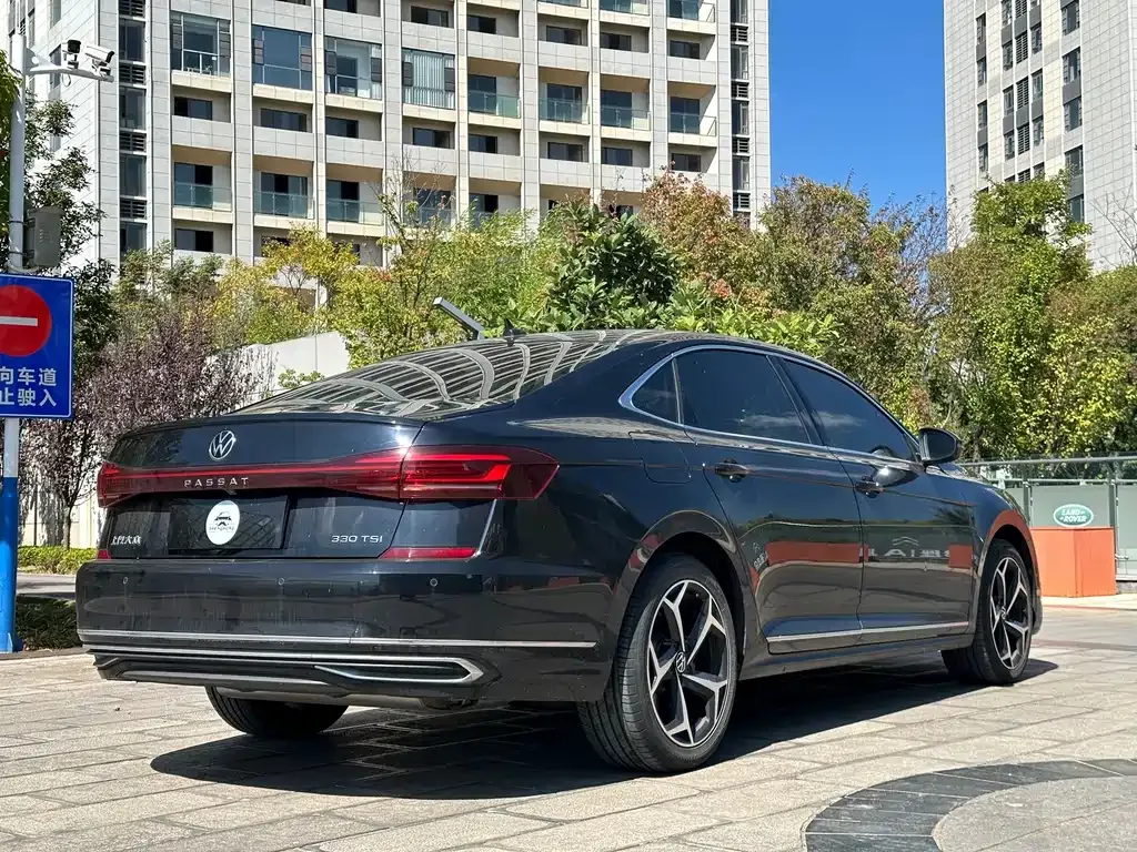 Volkswagen Passat — фото 10