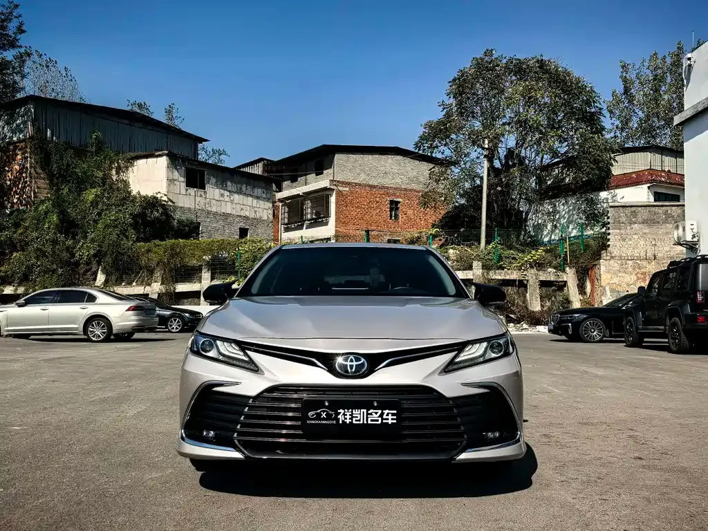 Toyota Camry — фото 10