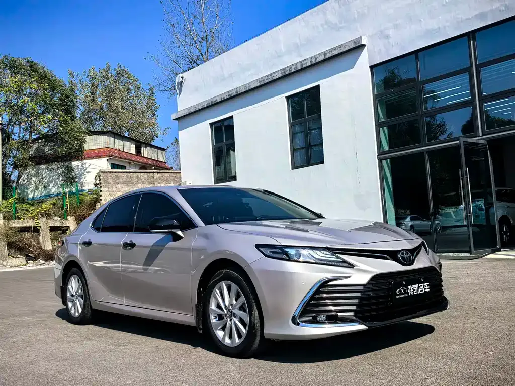 Toyota Camry — фото 9