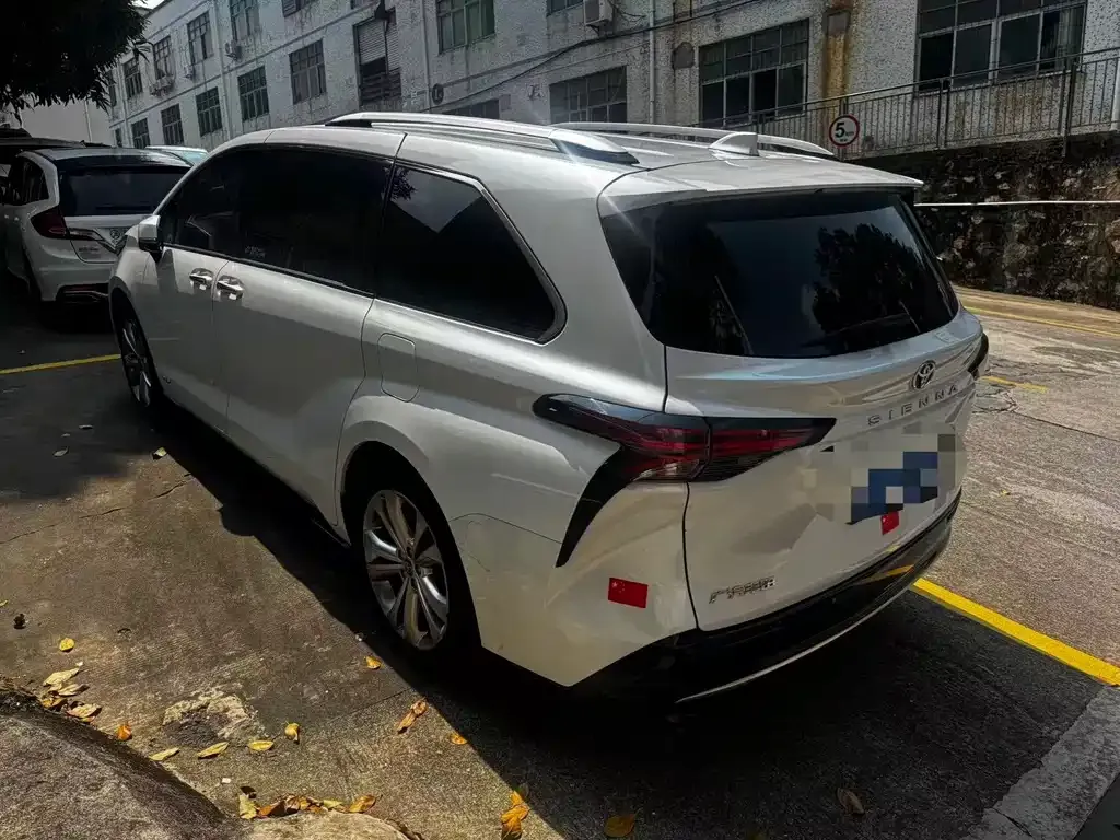 Toyota Sienna — фото 5