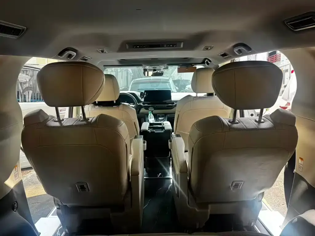 Toyota Sienna — фото 7