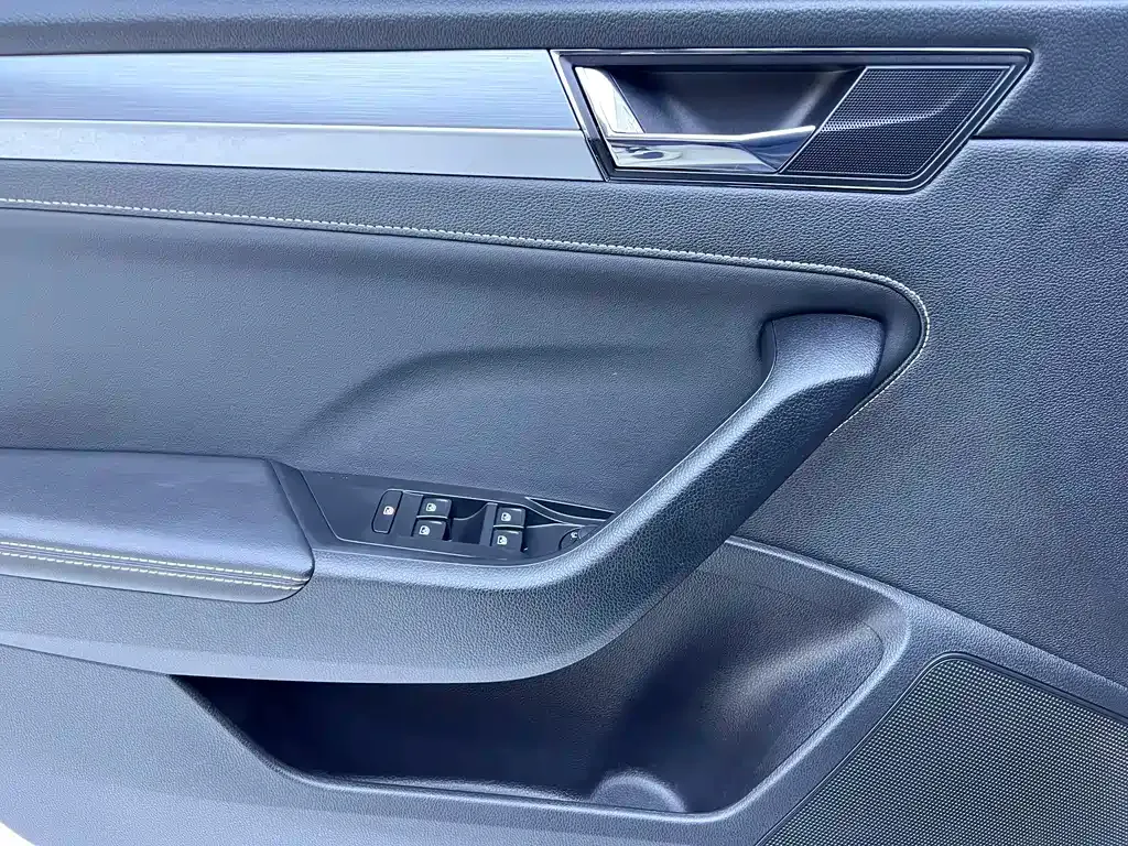 Skoda Superb — фото 7