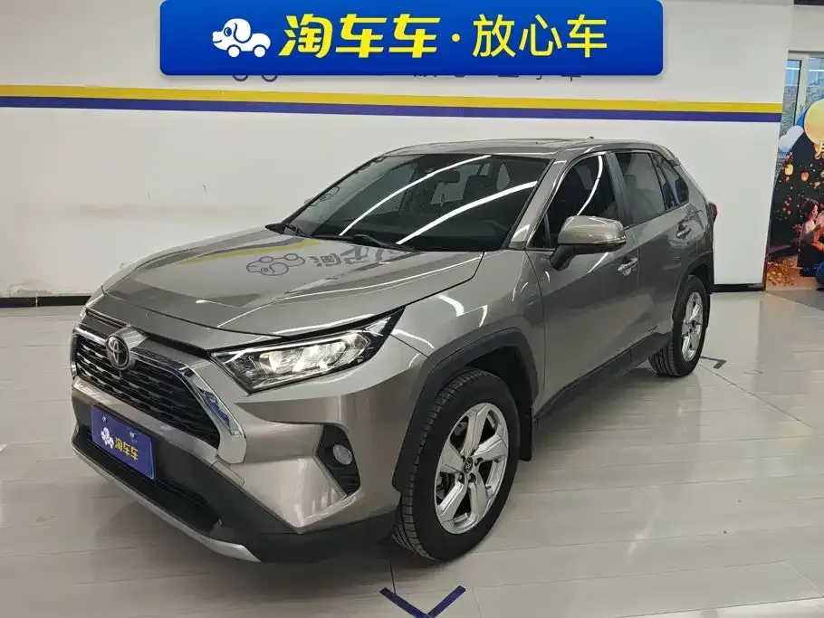 Toyota RAV4 — фото 1