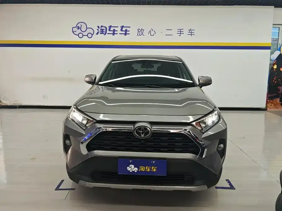 Toyota RAV4 — фото 8