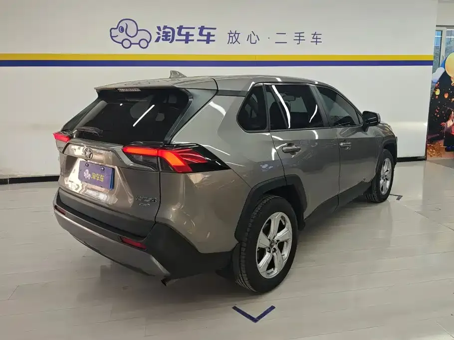 Toyota RAV4 — фото 2