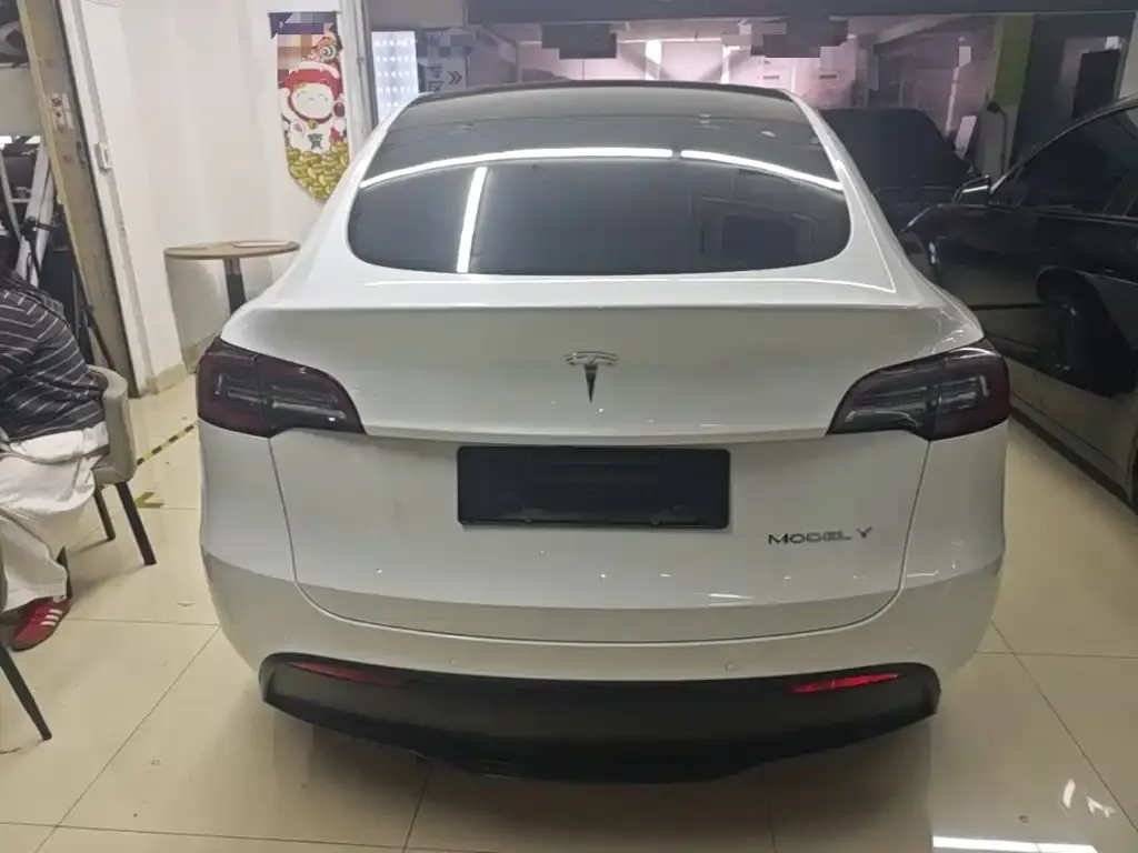 Tesla Model Y — фото 7