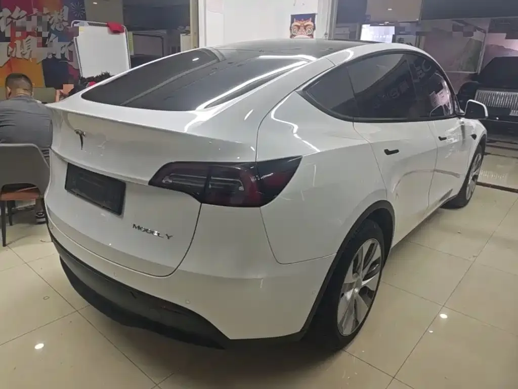 Tesla Model Y — фото 5