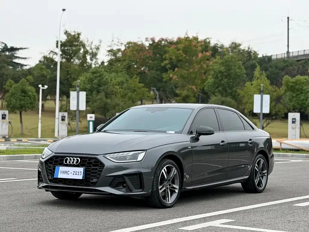 Audi A4L — фото 1