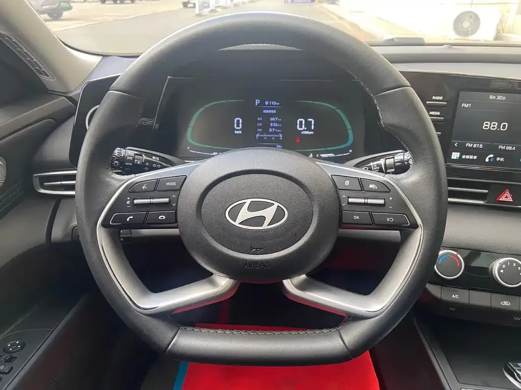 Hyundai Elantra — фото 10