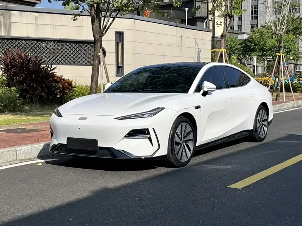 Geely Galaxy E8 — фото 1