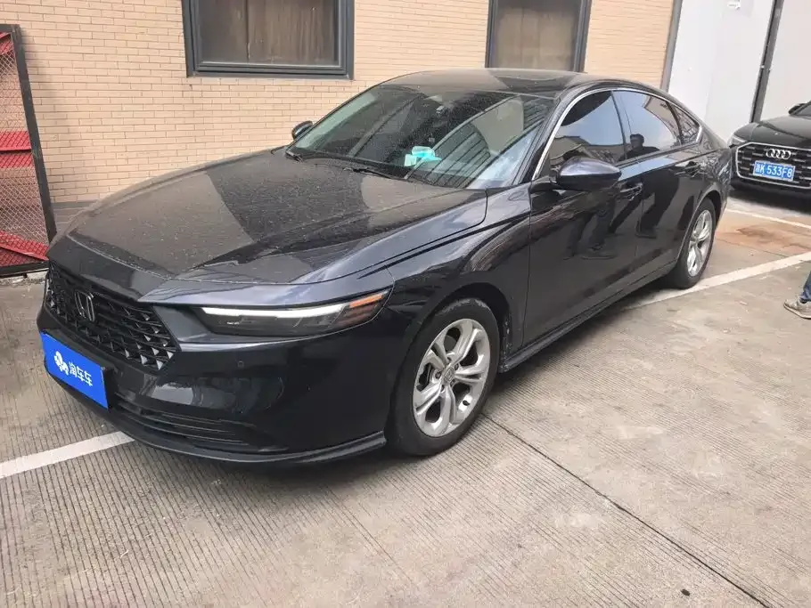 Honda Accord — фото 1