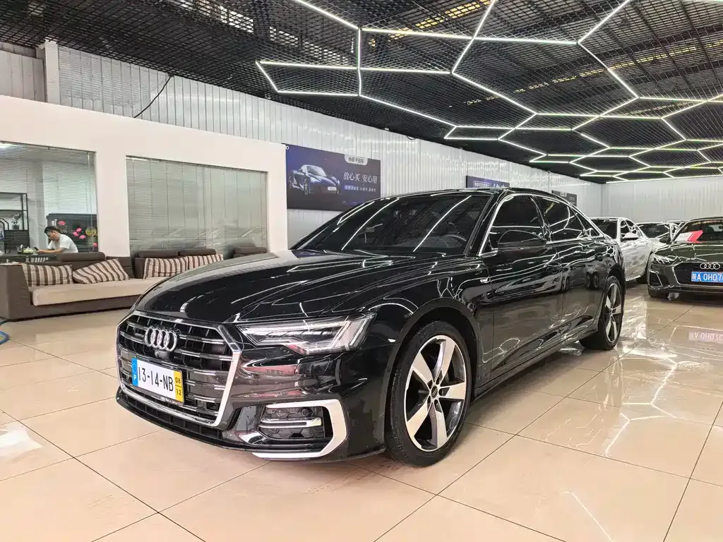 Audi A6L — фото 1