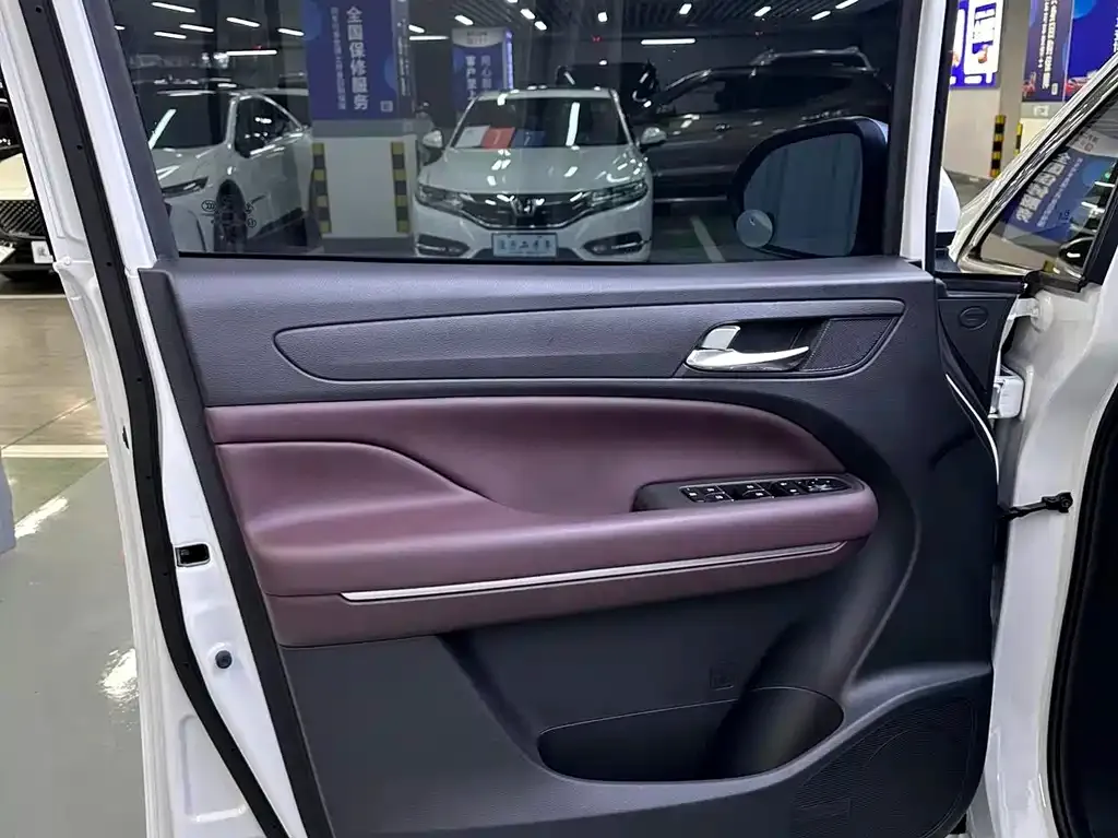 GAC Motor Trumpchi M6 — фото 3