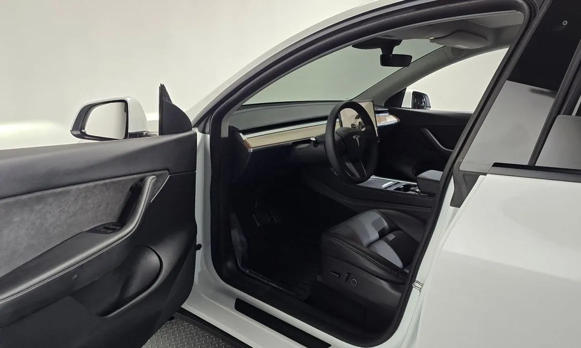 Tesla Model Y — фото 8