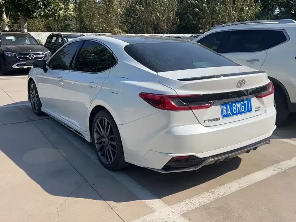 Toyota Camry — фото 7