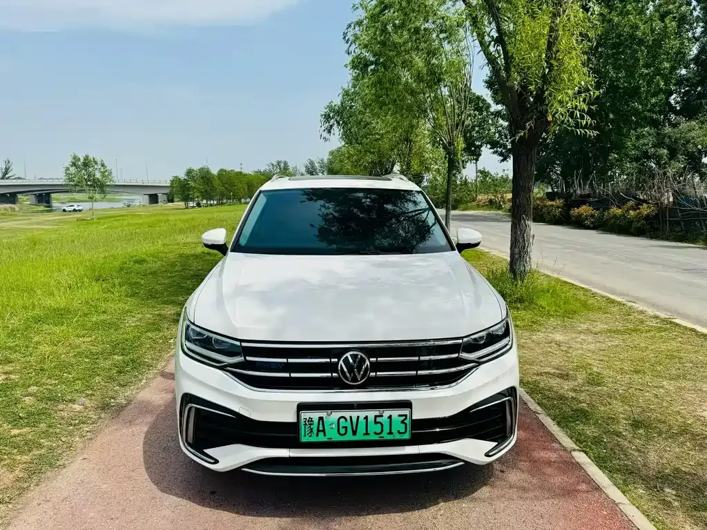 Volkswagen Tiguan L PHEV — фото 6