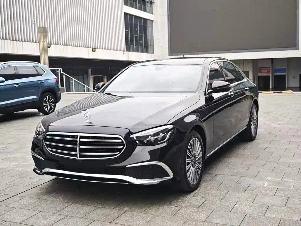 Mercedes-Benz E-Class — фото 1