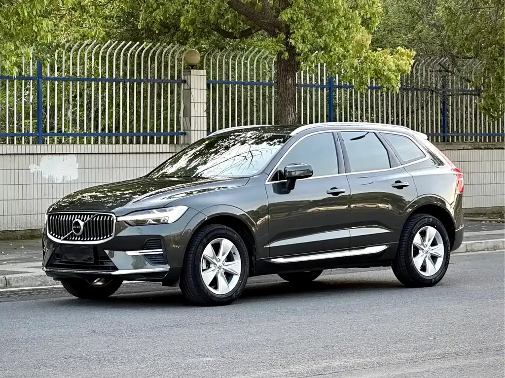 Volvo XC60 — фото 1