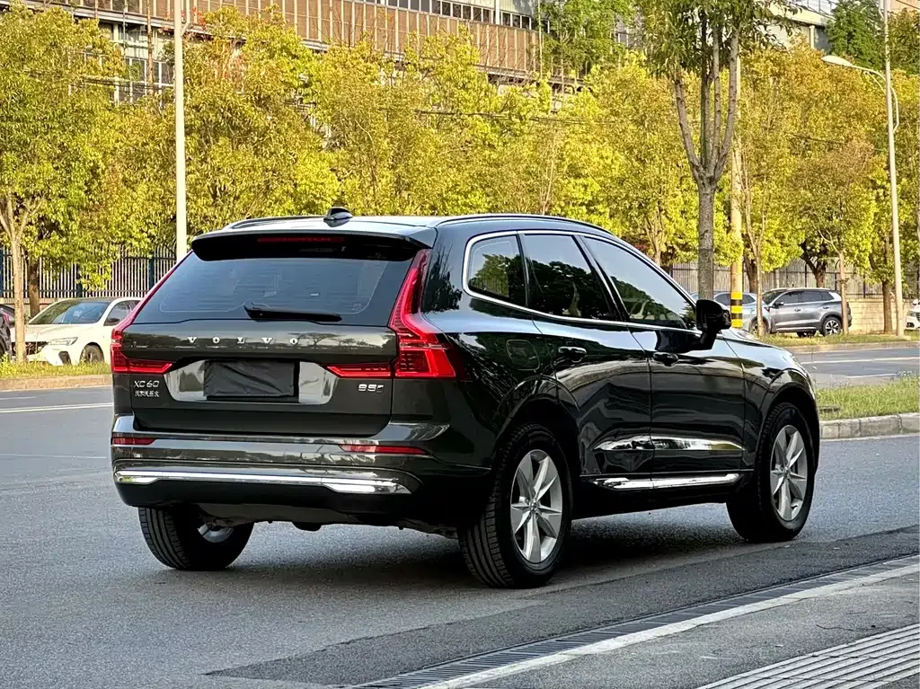 Volvo XC60 — фото 8