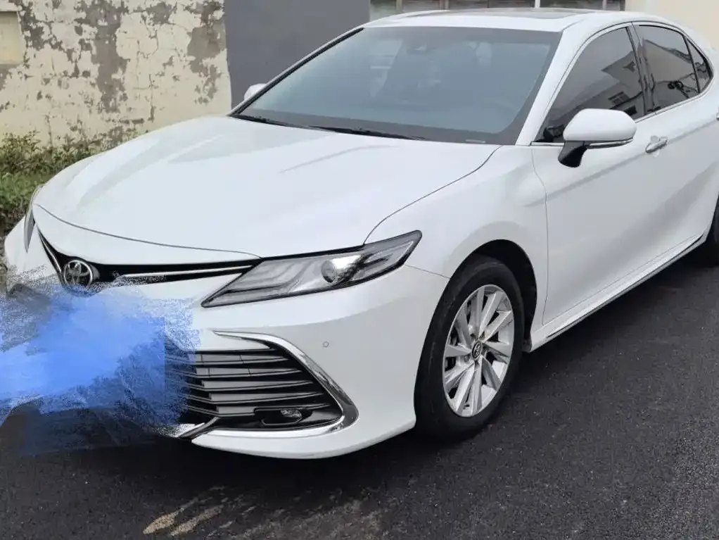 Toyota Camry — фото 1