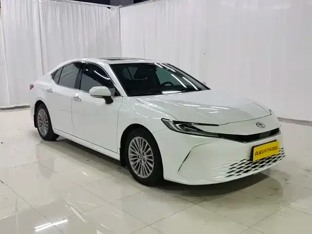 Toyota Camry — фото 5