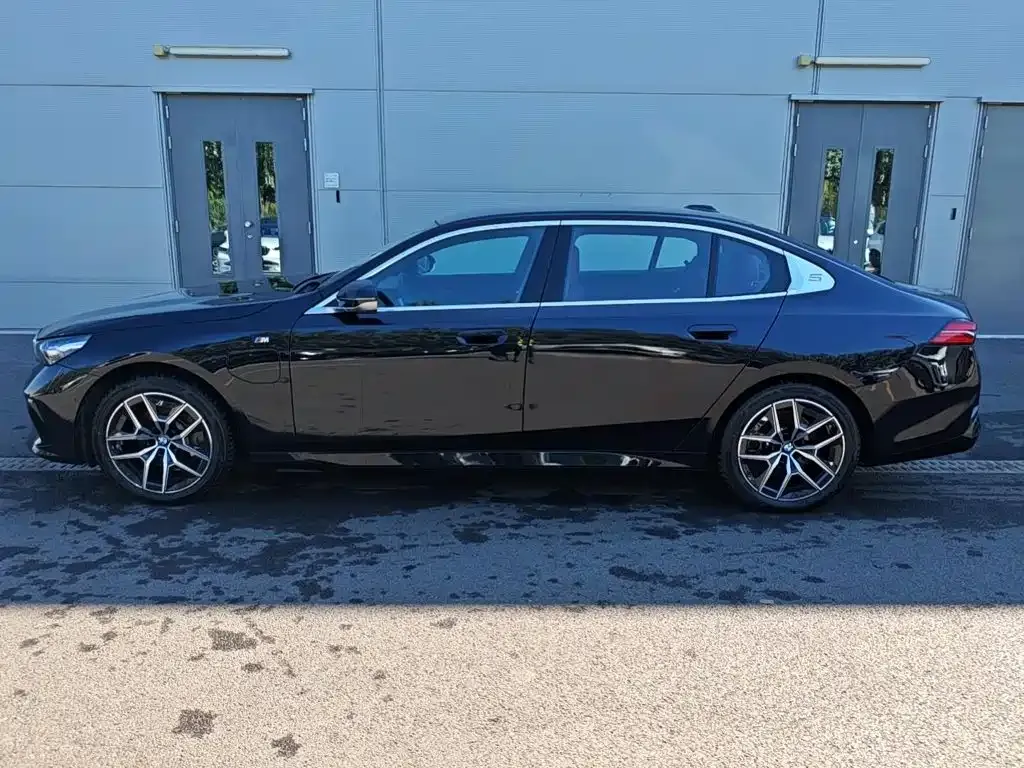BMW i5 — фото 6