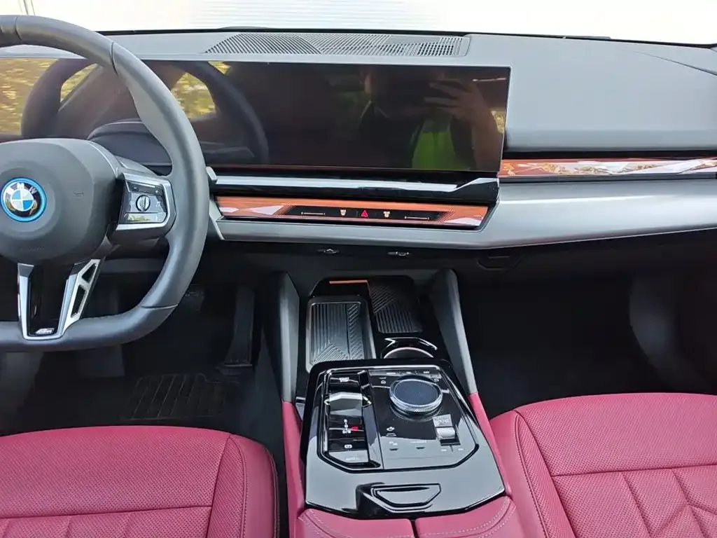 BMW i5 — фото 9