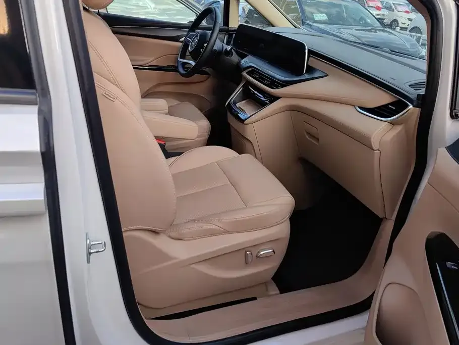 Buick GL8 Hybrid — фото 2