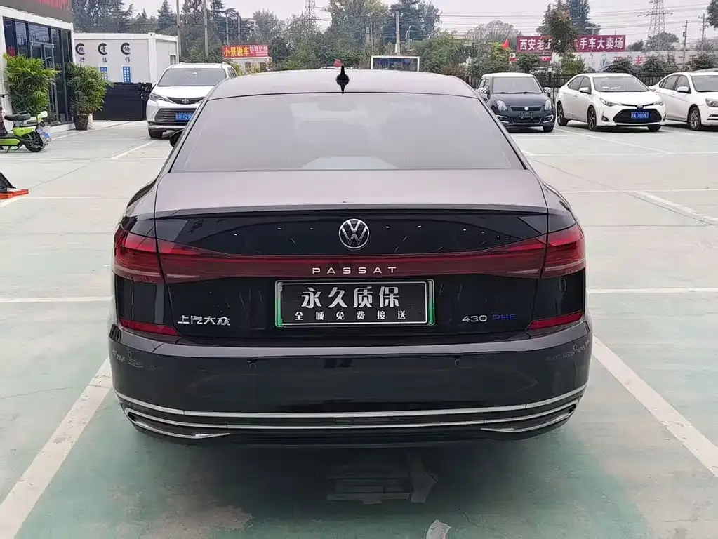 Volkswagen Passat PHEV — фото 4