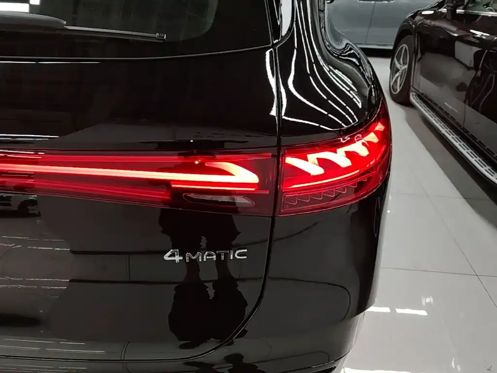 Mercedes-Benz EQS SUV — фото 5
