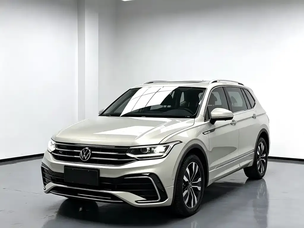 Volkswagen Tiguan L — фото 1