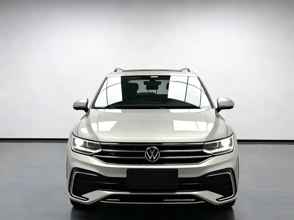 Volkswagen Tiguan L — фото 2