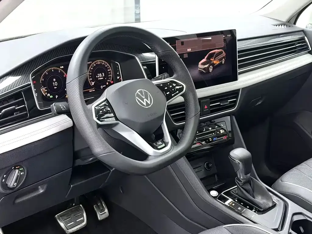 Volkswagen Tiguan L — фото 5